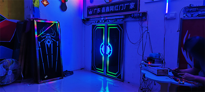 酒吧灯光门.jpg